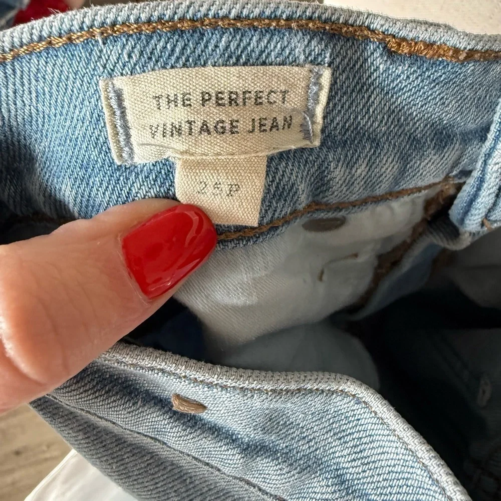 Madewell The Perfect Vintage Light Blue Distressed Cropped Raw Hem Jeans, 25P